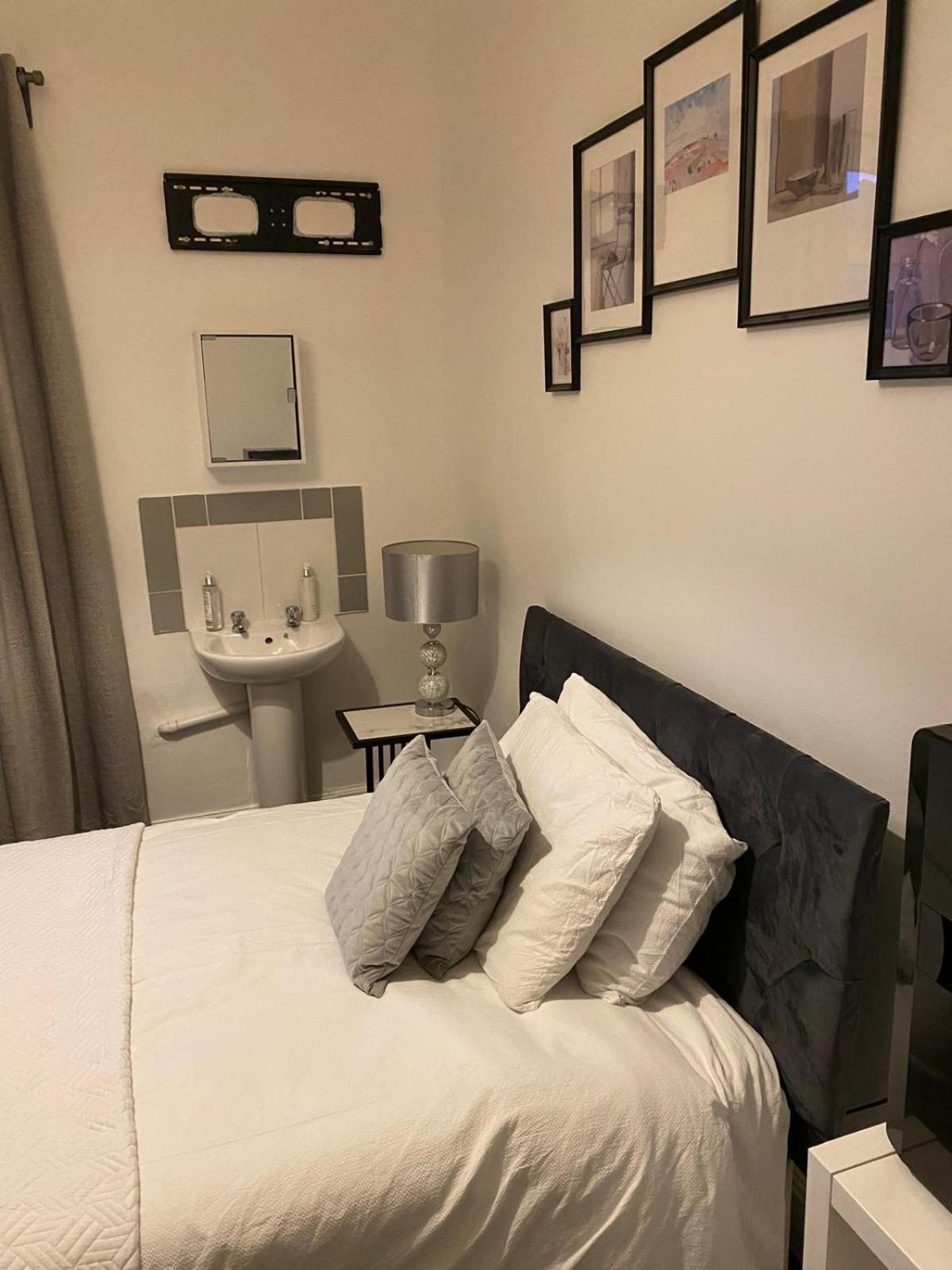 Precise Homes Ltd Wolverhampton Ngoại thất bức ảnh